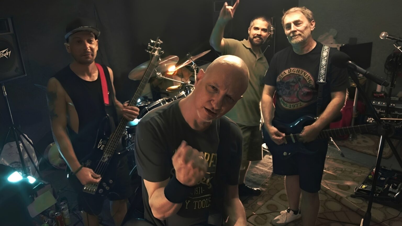 Beyond - 'A rendszer álarca' címmel megjelent hazánk egyik legrégebbi thrash zenekarának a legújabb nagylemeze!