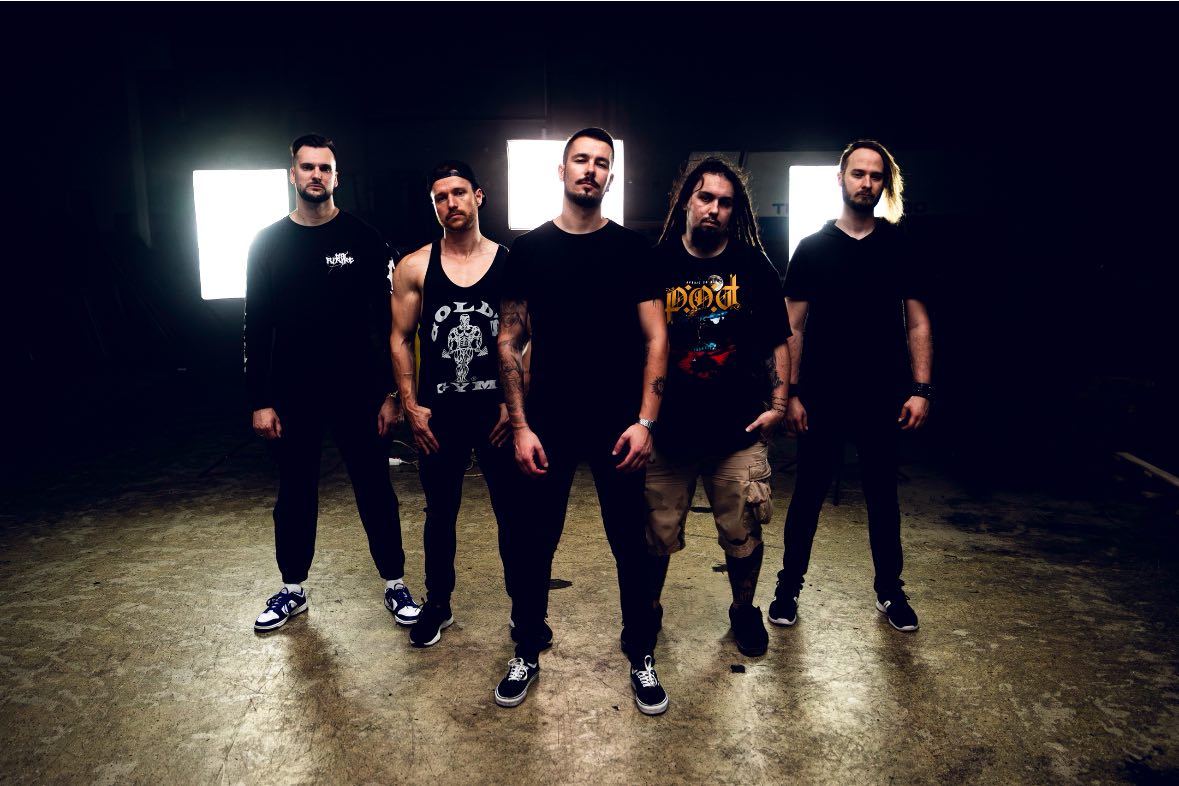lovecrose - 'Veletek maradok' címmel hozta ki legújabb klipes dalát a zalaegerszegi metalcore zenekar!