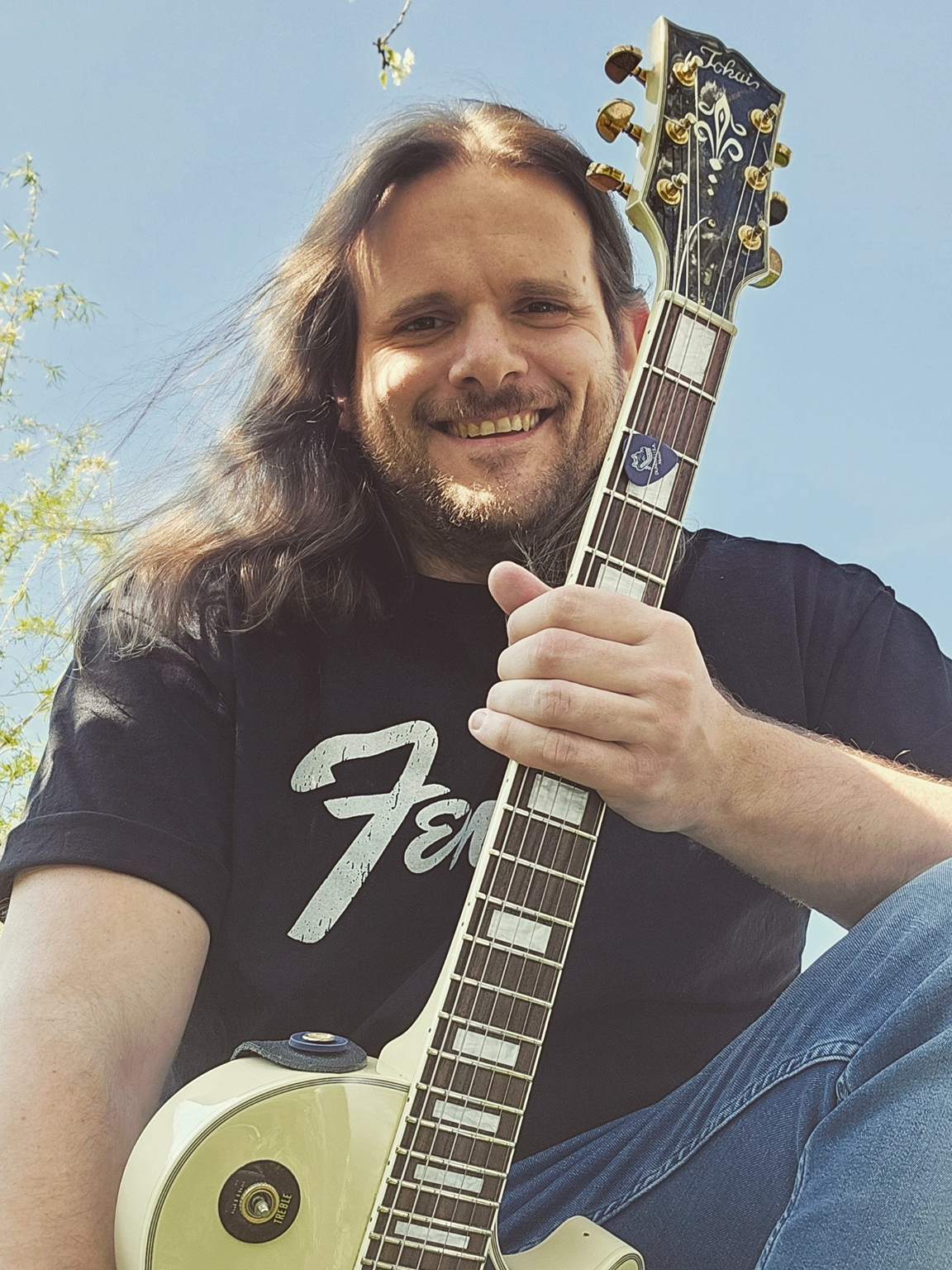 Liptay Zoltán (Stardust, Stratofortress, Sesquipedaliophobia, ex-Gépmadár) - A Toto billentyűsével készítette el Yngwie J. Malmsteen  'Far Beyond The Sun' dalának feldolgozását a gitáros!
